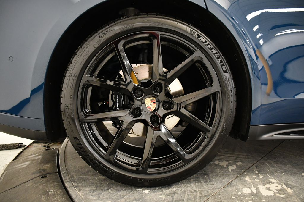 Thumbnail: 2026 Porsche Panamera - 16