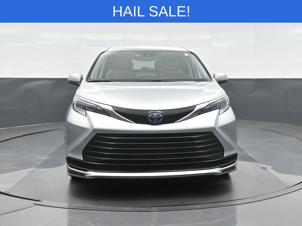 Certified 2024 Toyota Sienna LE with VIN 5TDKRKEC8RS207467 for sale in Kansas City