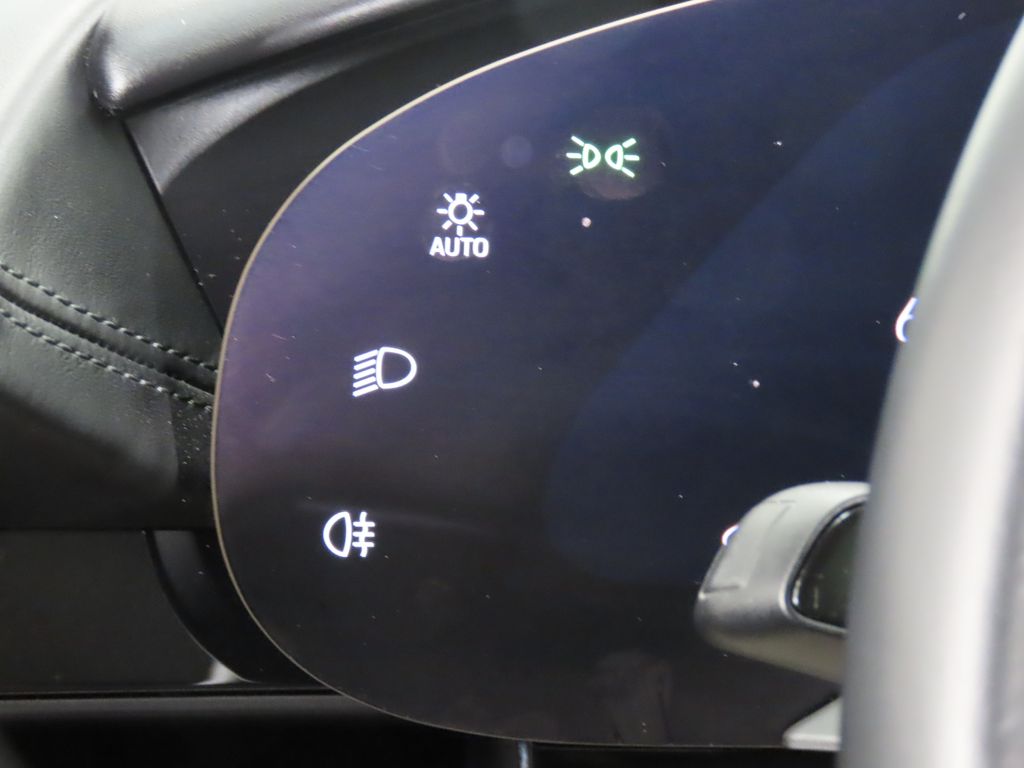 Thumbnail: 2023 Porsche Taycan - 23