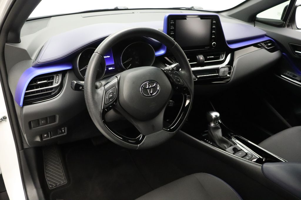 2020 Toyota C-HR XLE 15