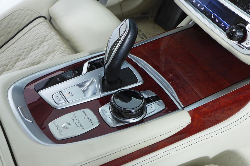 Thumbnail: 2021 BMW 7 Series - 15