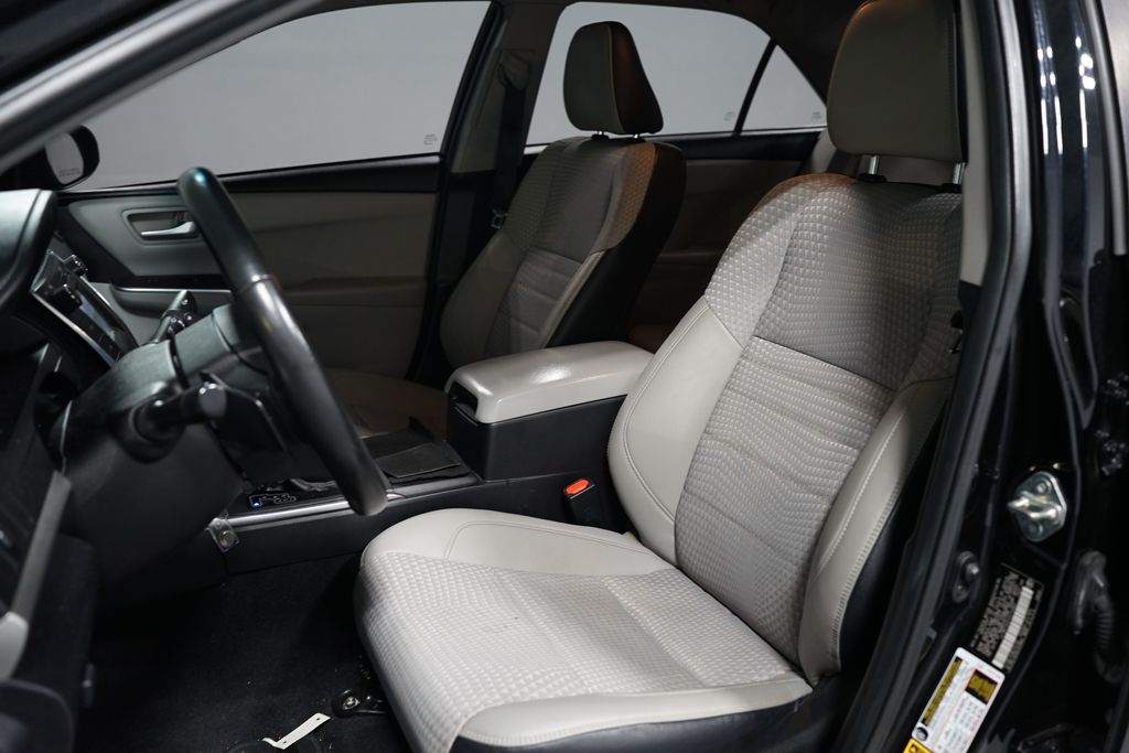 Thumbnail: 2015 Toyota Camry - 6