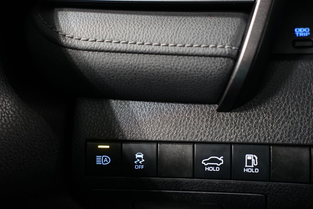 2021 Toyota Camry LE 21
