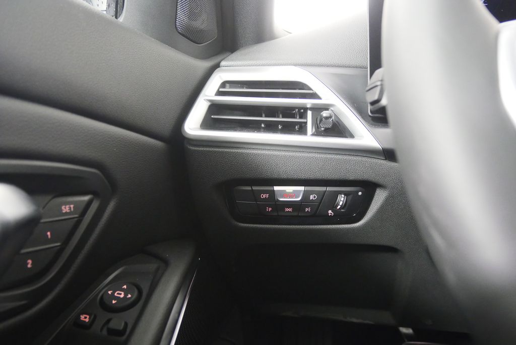 Thumbnail: 2026 BMW 3 Series - 19