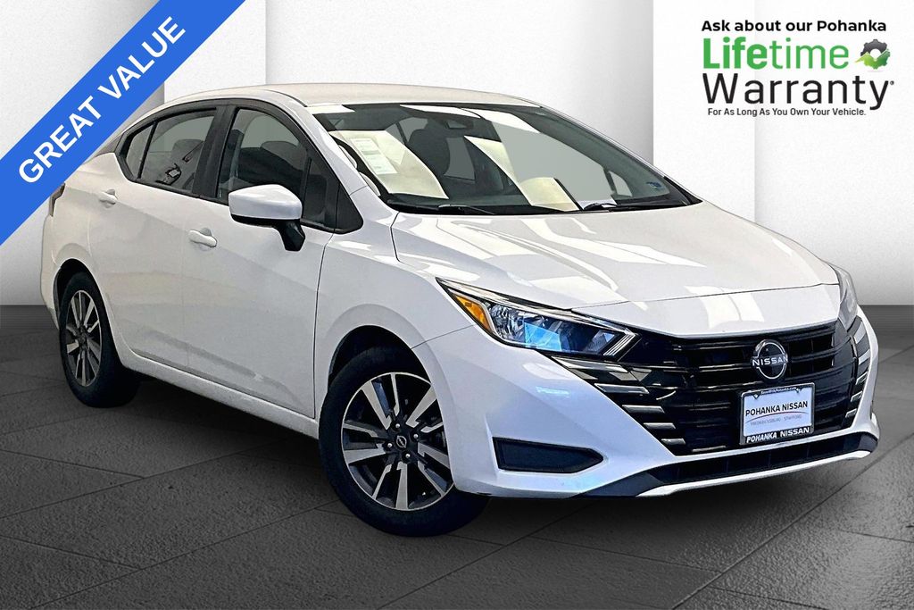 Aspen White Tricoat 2023 Nissan Versa Sedan Front-Wheel Drive Continuously Variable Transmission