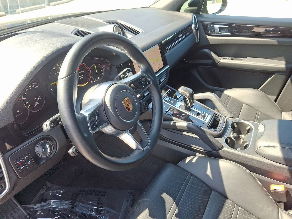 Thumbnail: 2022 Porsche Cayenne - 4