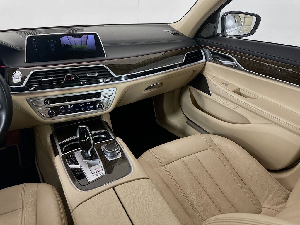 2019 BMW 7 Series 740i 24