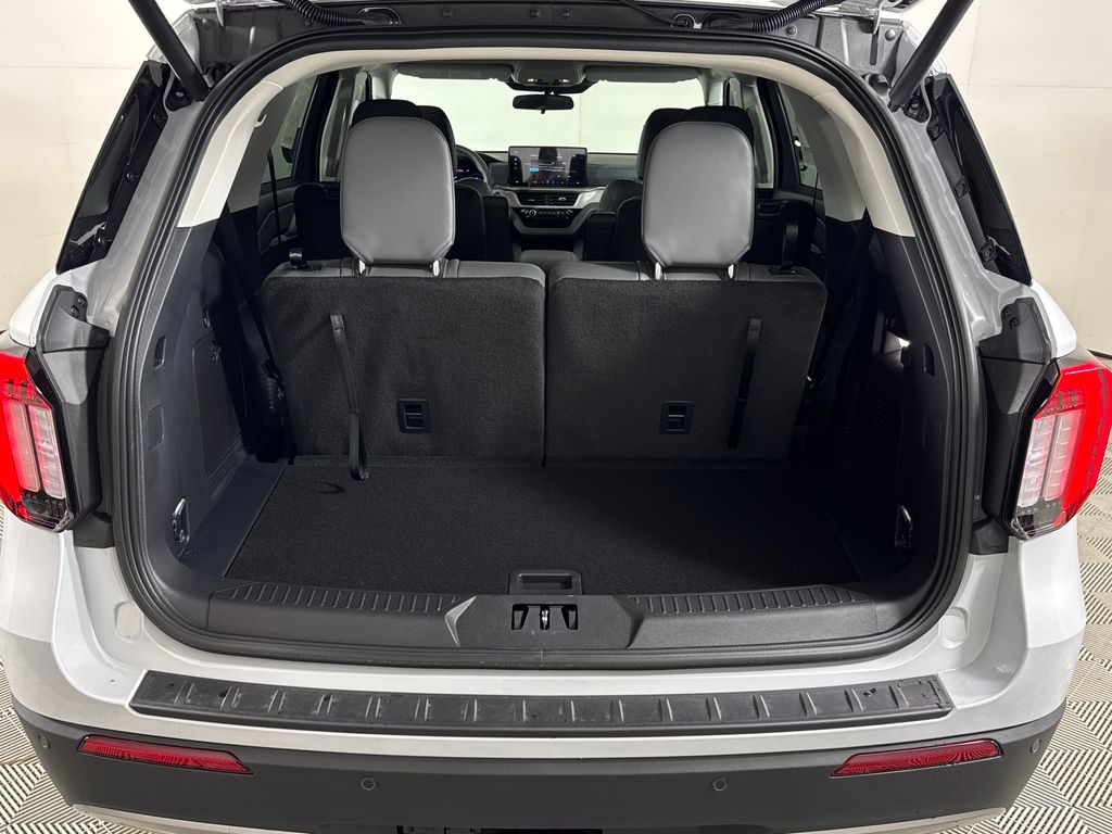 2026 Space White Metallic Ford Explorer Active RWD SUV