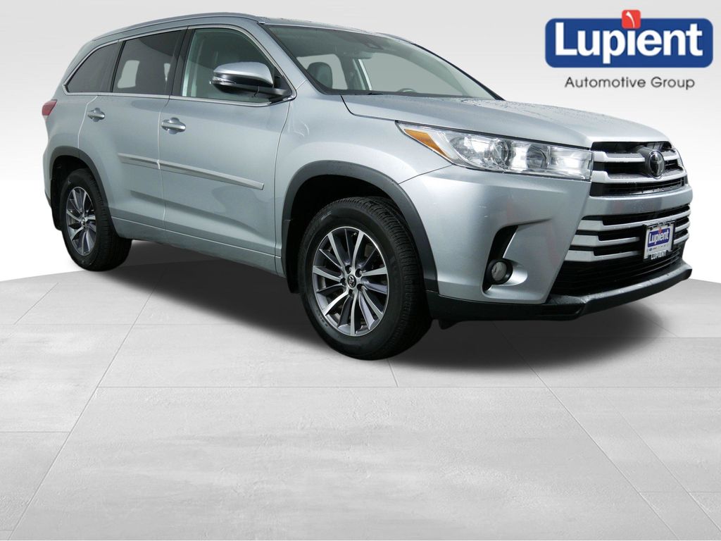 Celestial Silver Metallic 2018 Toyota Highlander XLE AWD SUV / Crossover All-Wheel Drive 8-Speed Automatic