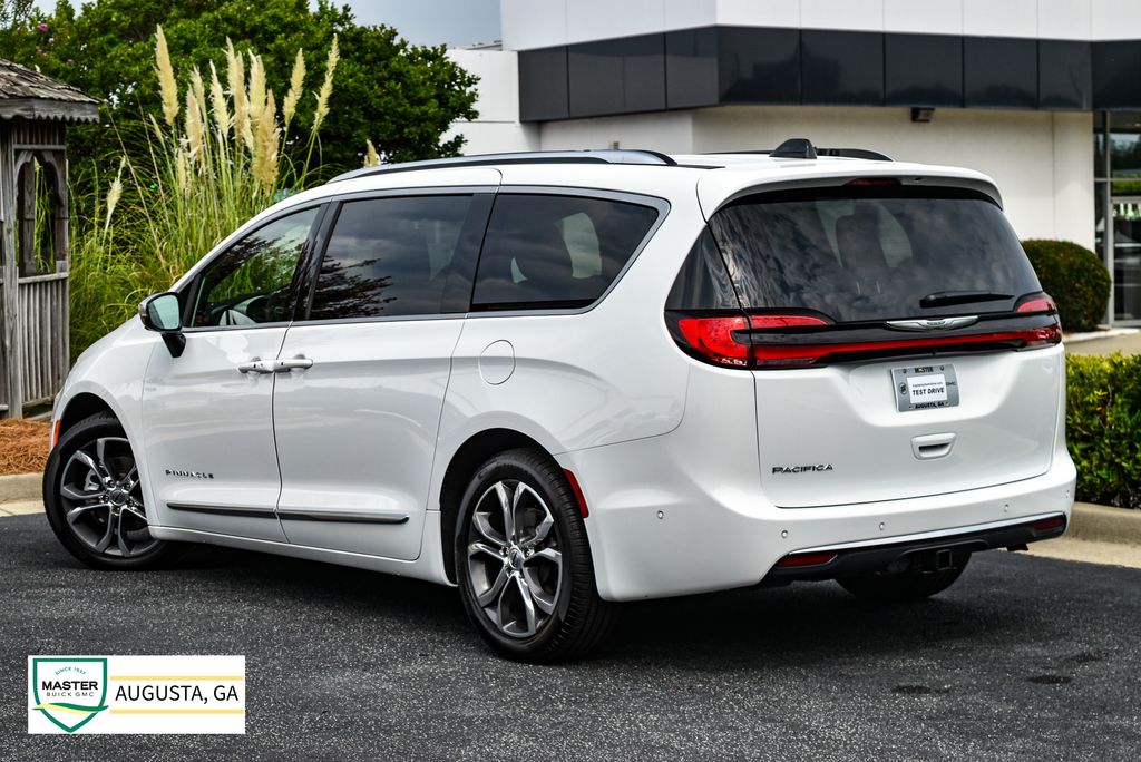 Used 2025 Chrysler Pacifica Van