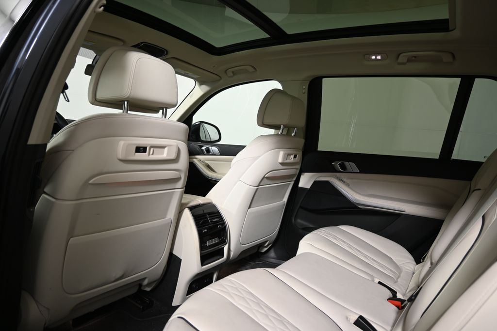Thumbnail: 2022 BMW X7 - 7
