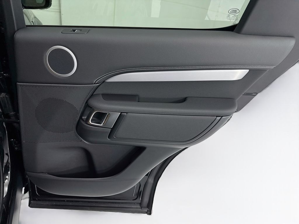 Thumbnail: 2026 Land Rover Discovery - 27