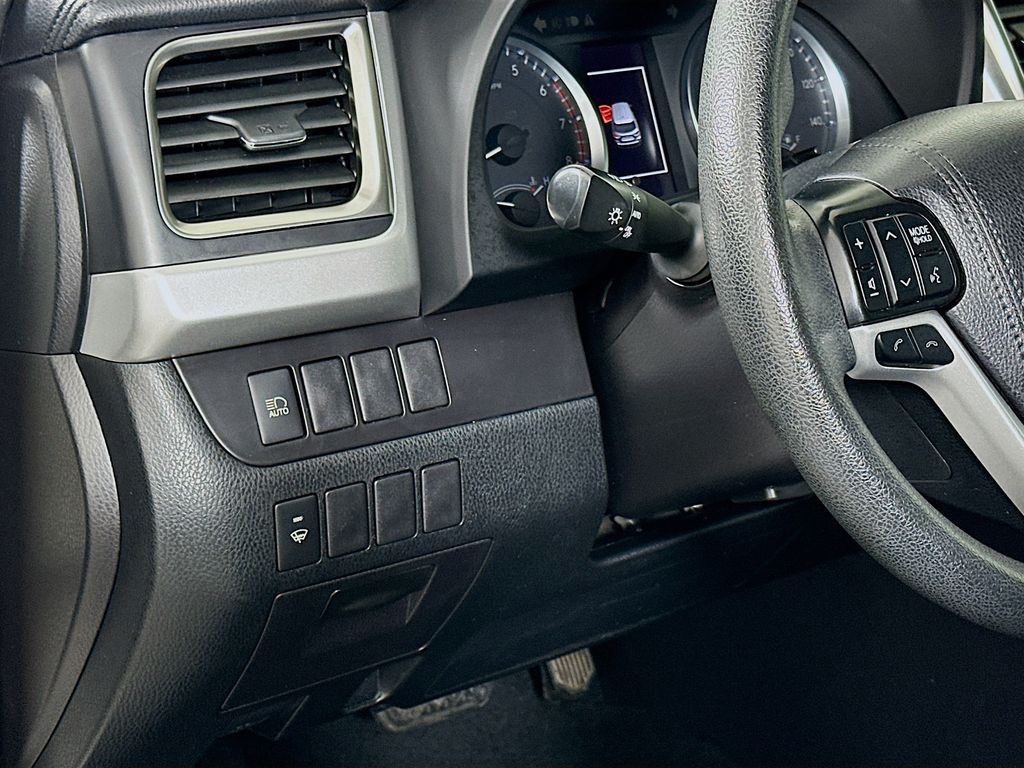 Thumbnail: 2019 Toyota Highlander - 10