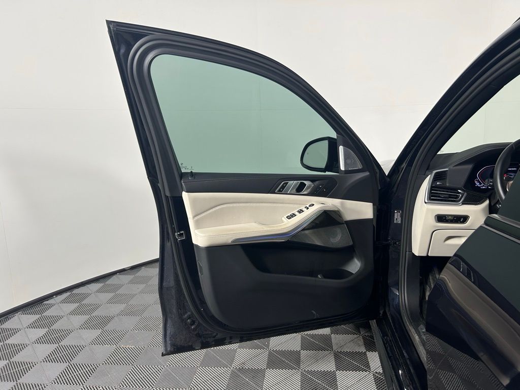 Thumbnail: 2023 BMW X5 - 13