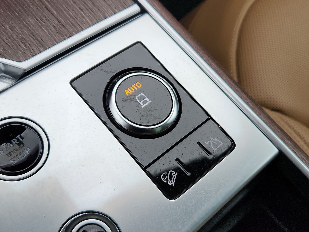 Thumbnail: 2023 Land Rover Range Rover - 27