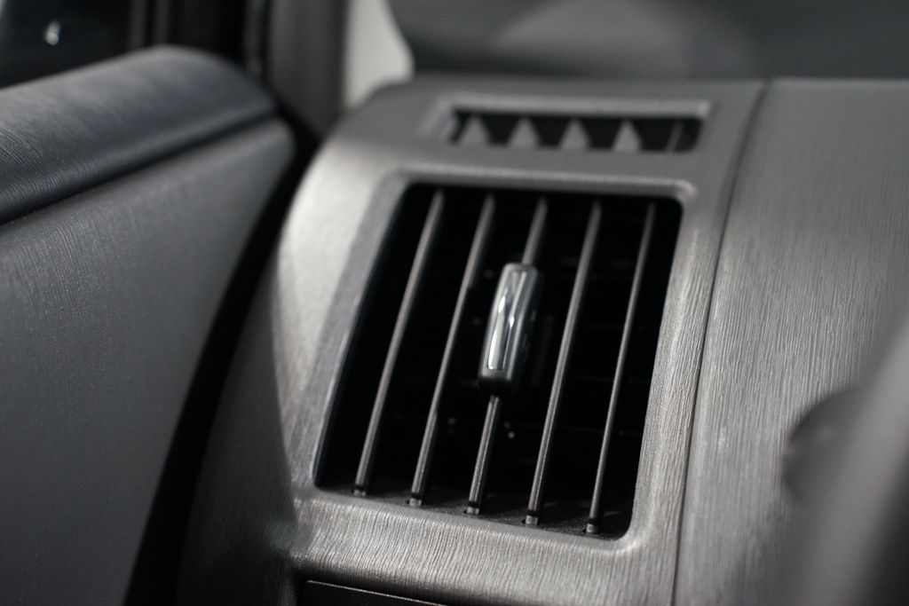 Thumbnail: 2012 Toyota Prius v - 23