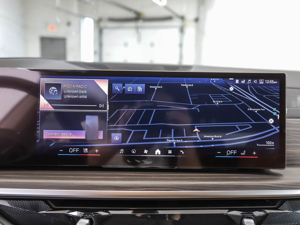 Thumbnail: 2026 BMW X7 - 16