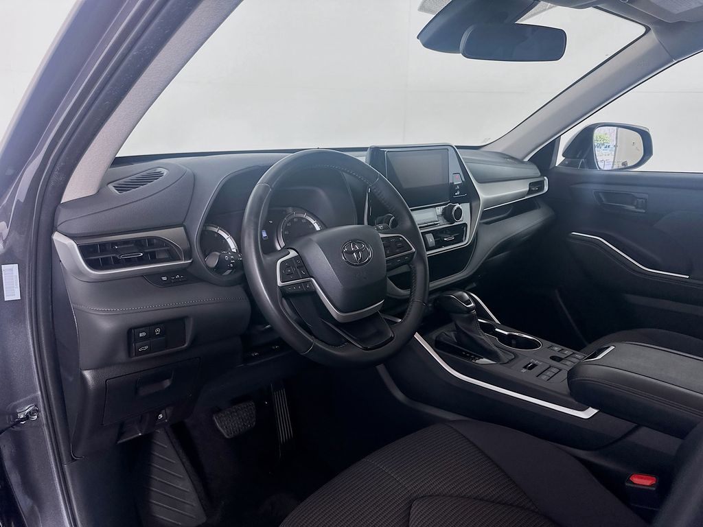 Thumbnail: 2024 Toyota Highlander - 9