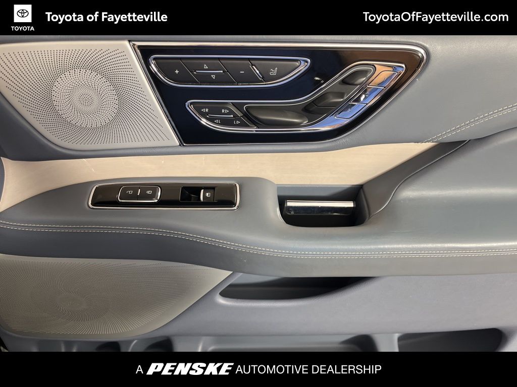 Thumbnail: 2018 Lincoln Navigator - 10