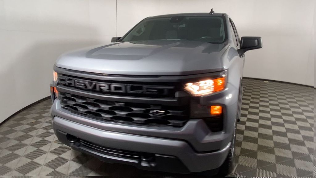 2023 Chevrolet Silverado 1500 Custom 3