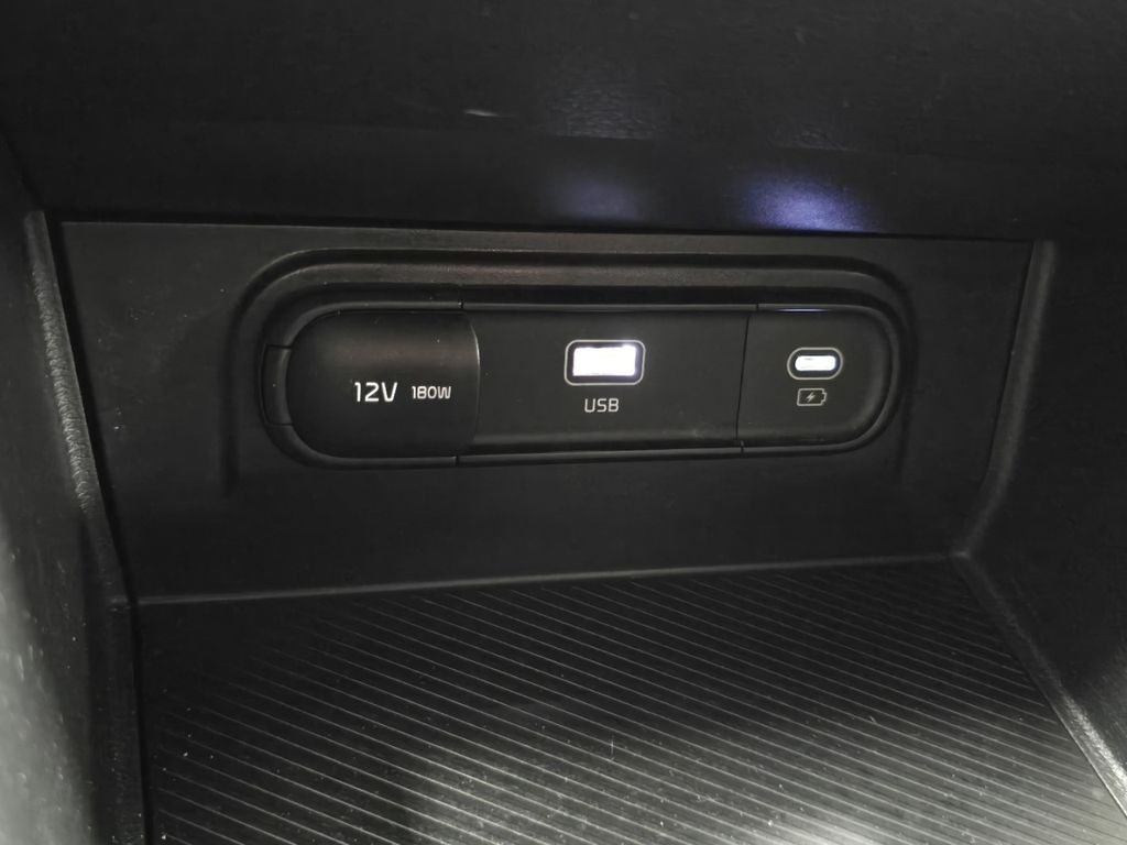 Used 2024 White Kia LX image 26