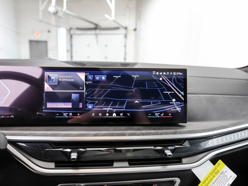 Thumbnail: 2026 BMW X7 - 15