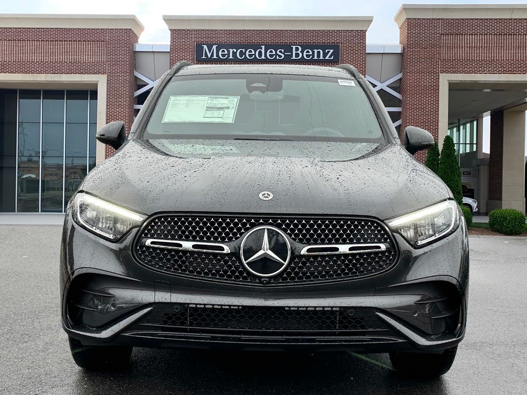 2025 Mercedes-Benz GLC 300 2