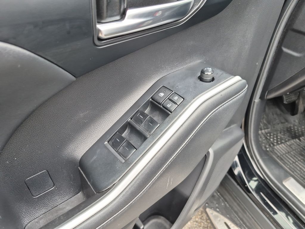 Used Car 2022 Toyota Highlander  Xle For Sale Under $30,000 In Austin, Texas