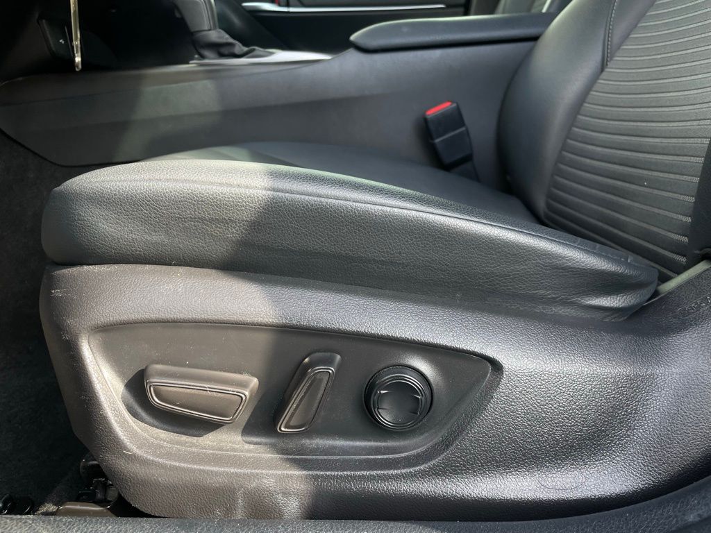 2022 Toyota Camry SE 23