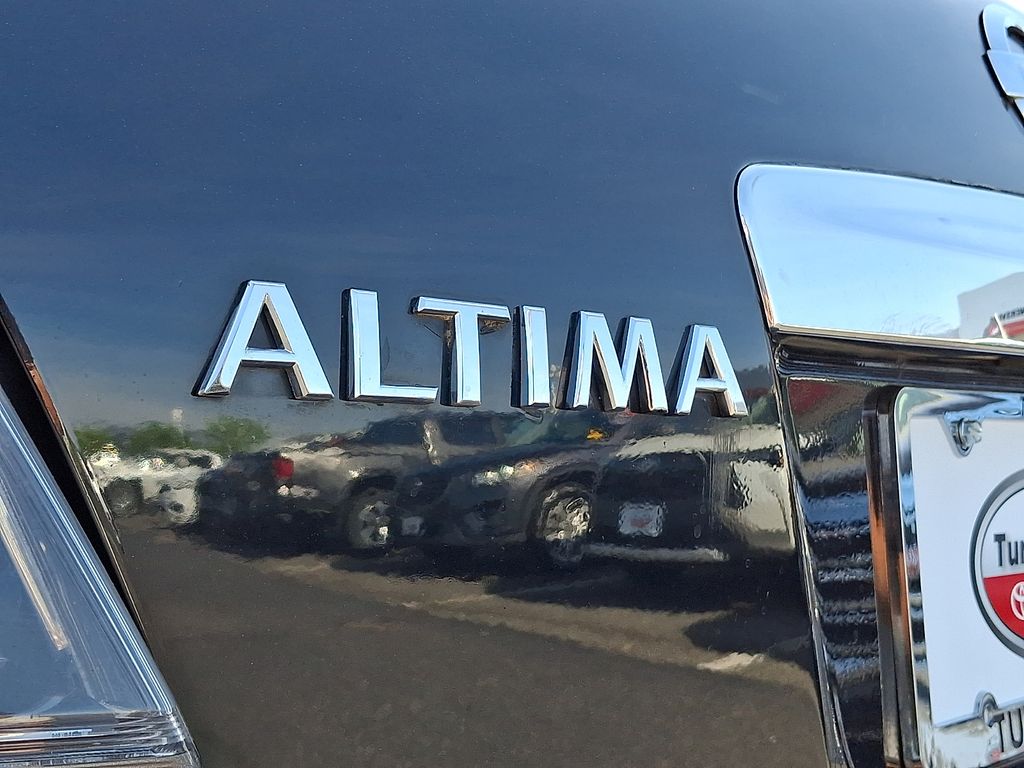 Thumbnail: 2010 Nissan Altima - 28