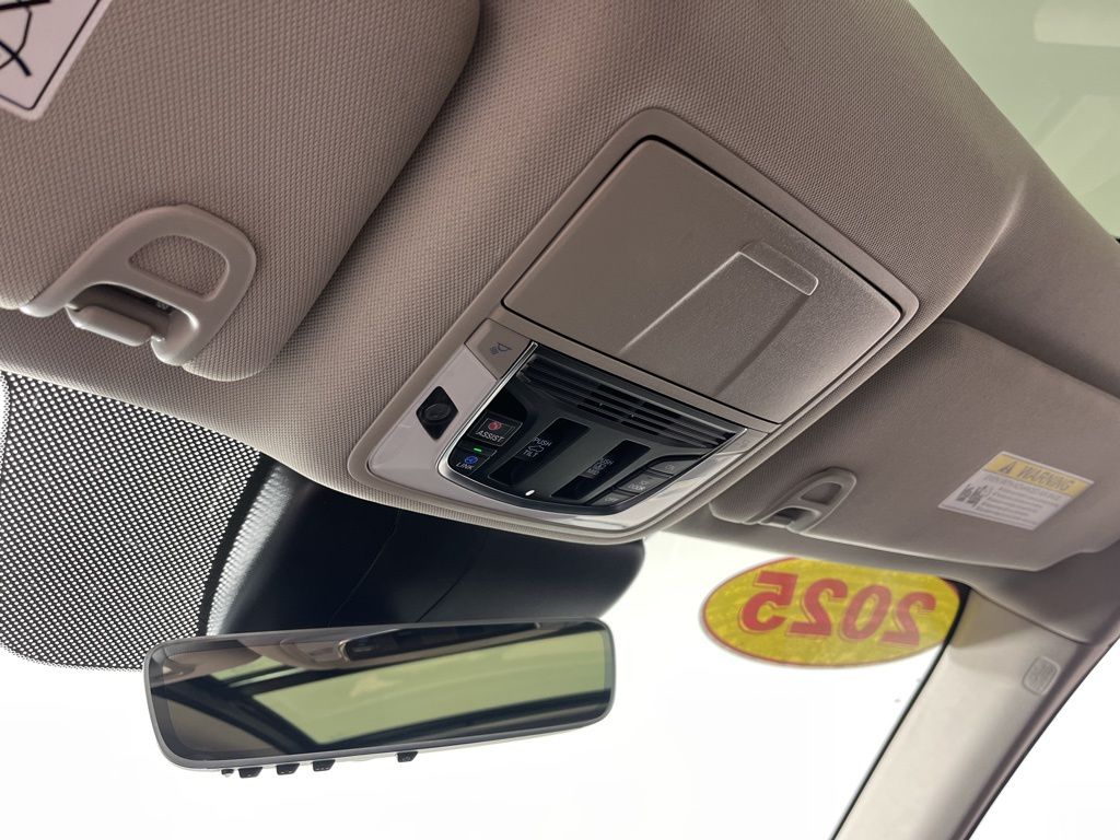 Thumbnail: 2025 Acura RDX - 29