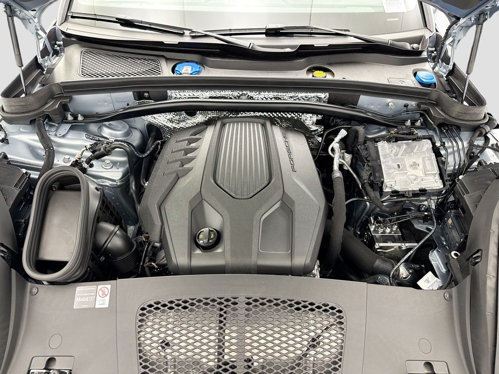 Thumbnail: 2026 Porsche Macan - 30