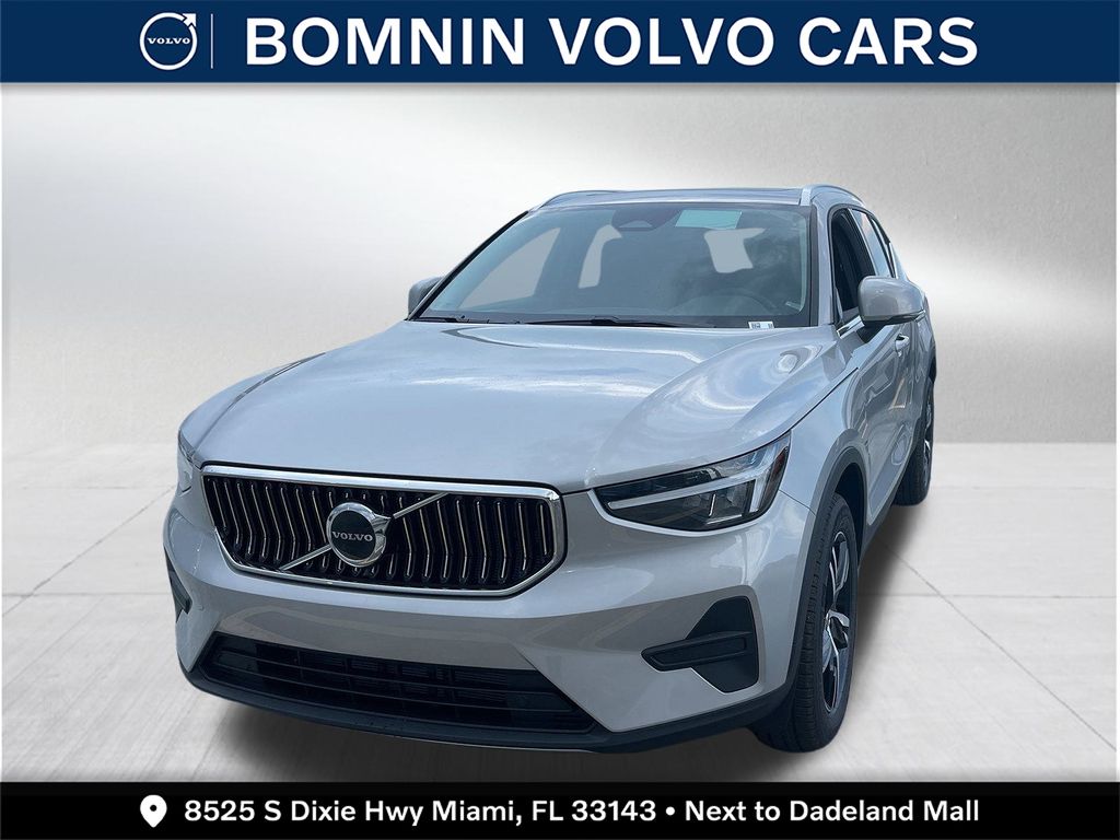 2025 Volvo XC40 B5 Core photo