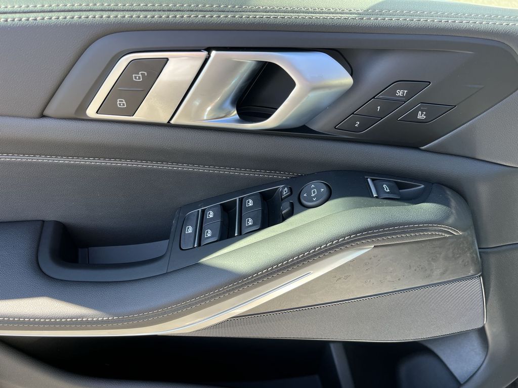 Thumbnail: 2026 BMW X5 - 13