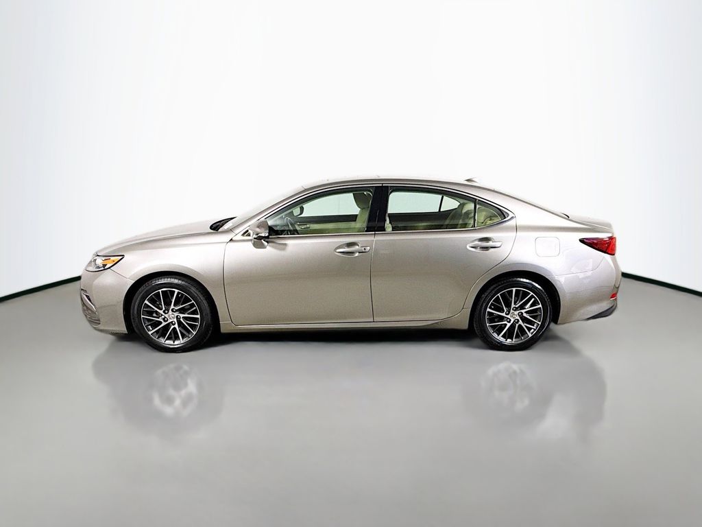 Thumbnail: 2017 Lexus ES - 8