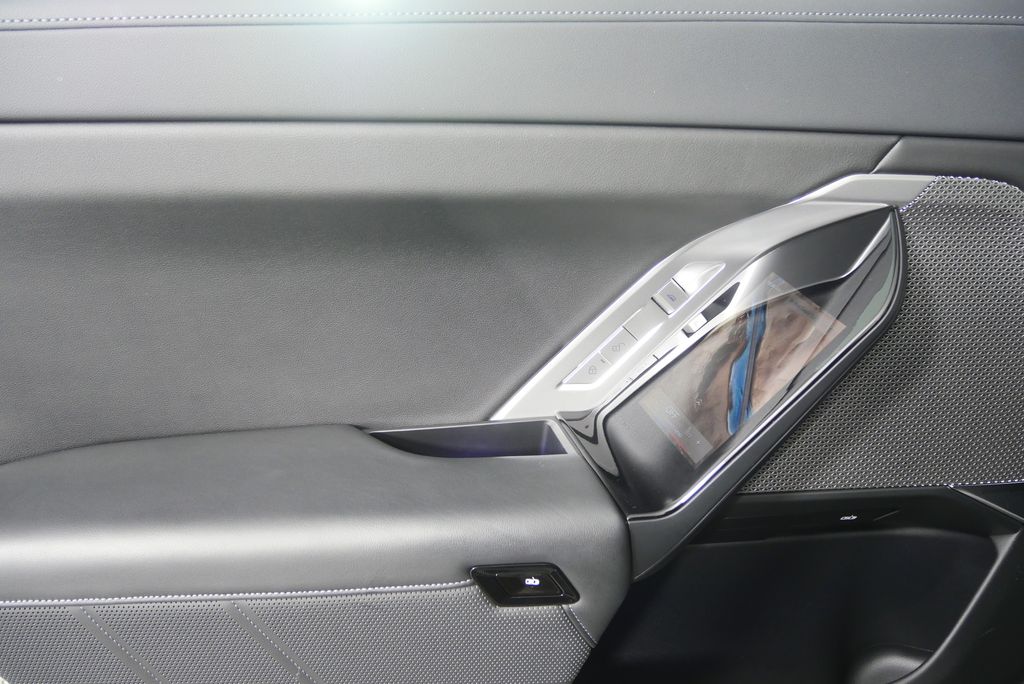 Thumbnail: 2024 BMW 7 Series - 14