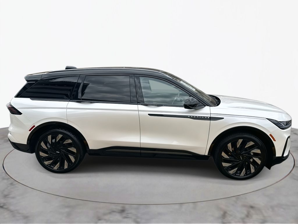Thumbnail: 2025 Lincoln Nautilus - 8