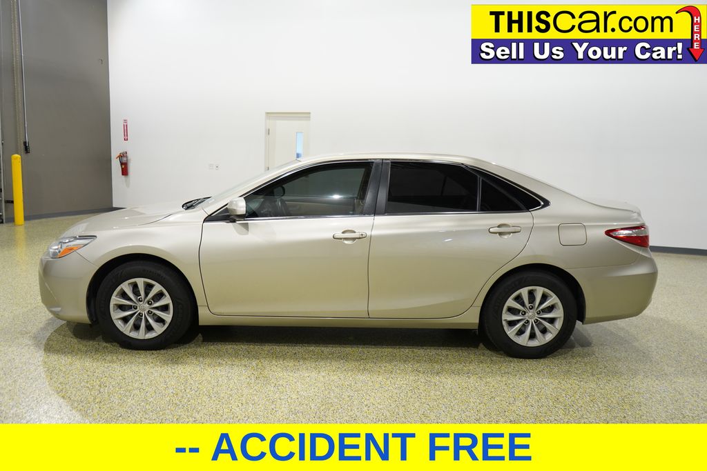 2015 Toyota Camry XLE photo 4