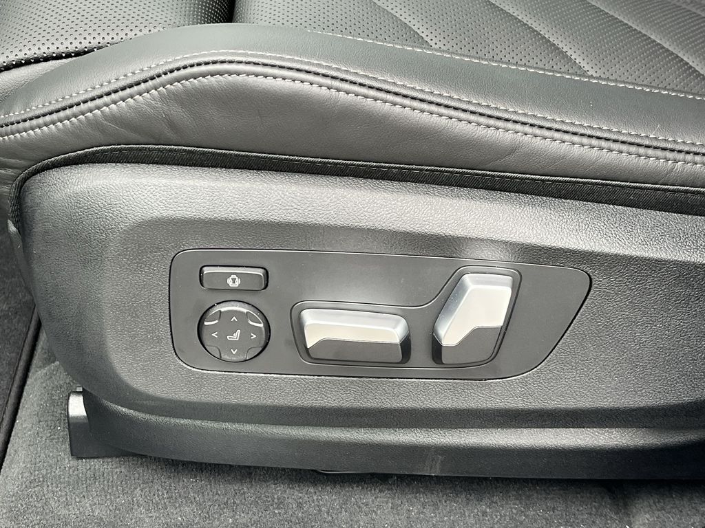 Thumbnail: 2026 BMW X5 - 12