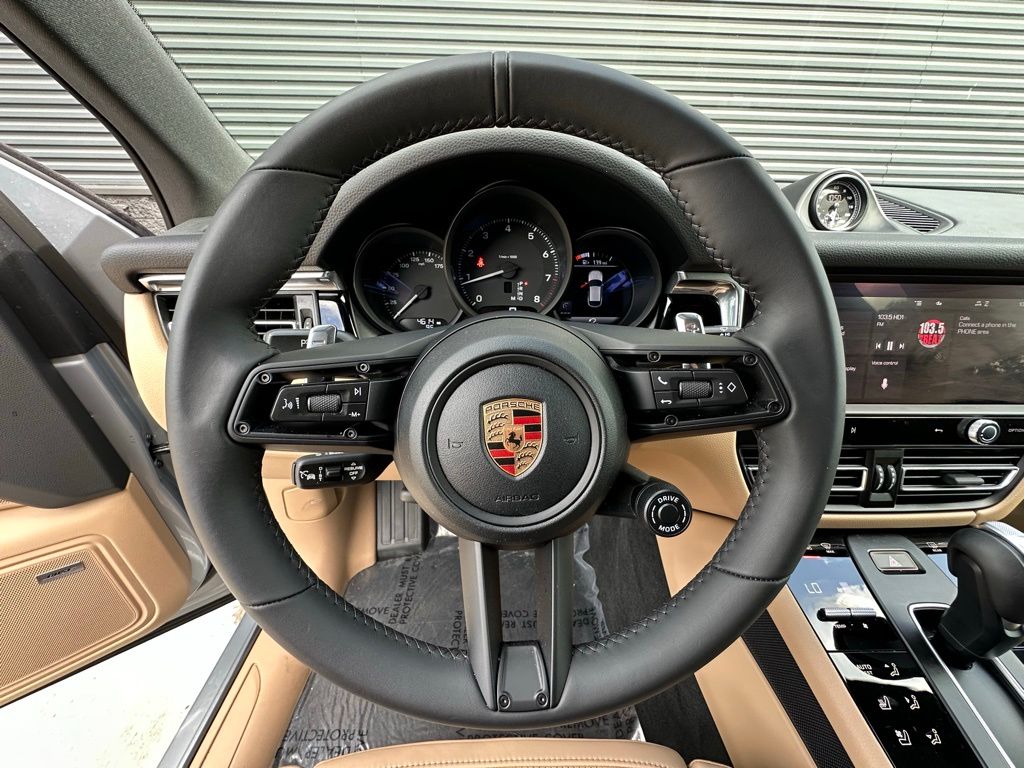 Thumbnail: 2026 Porsche Macan - 16