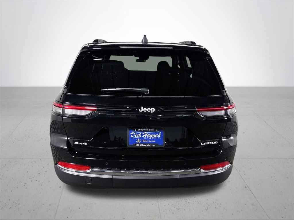 2026 Jeep Grand Cherokee Laredo