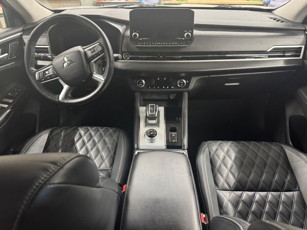 2023 Mitsubishi Outlander SEL