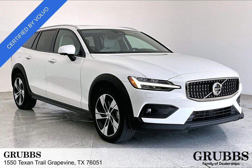 2023 Volvo V60 Cross Country B5 Plus AWD