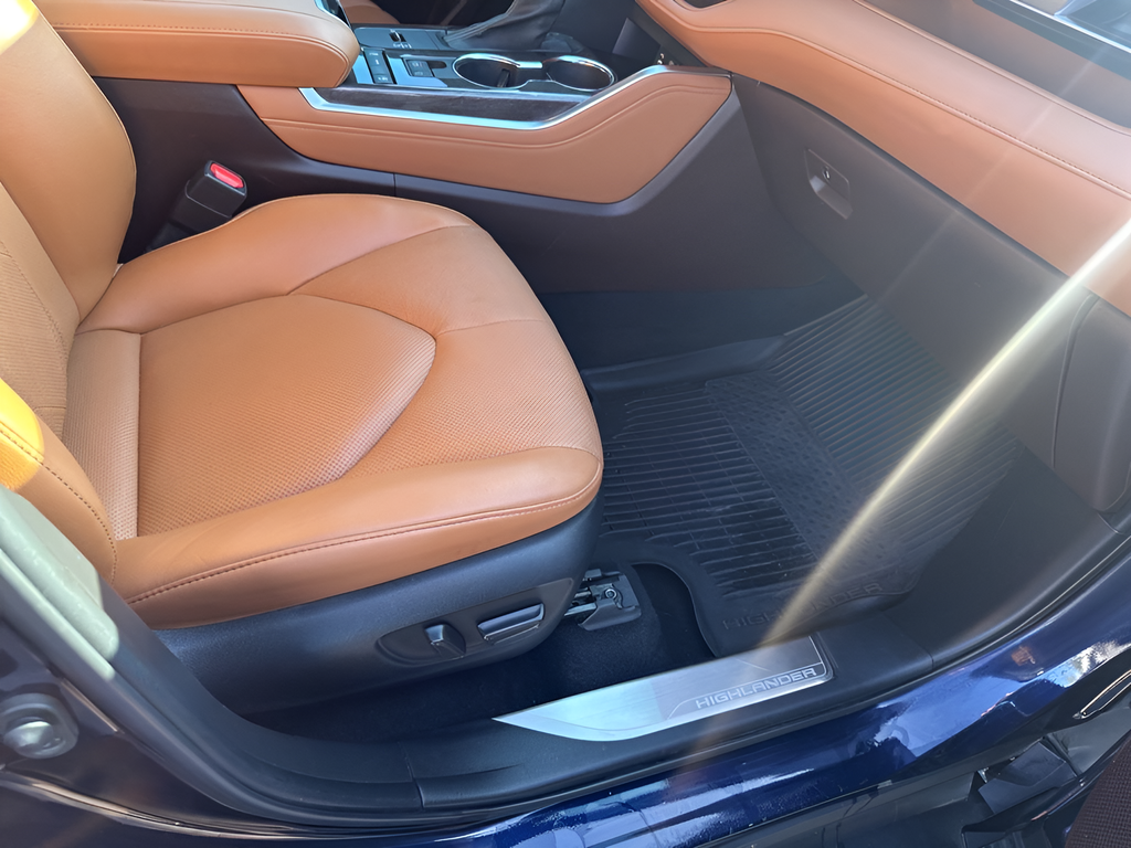 Used Car 2022 Toyota Highlander  Platinum For Sale Under $40,000 In Austin, Texas