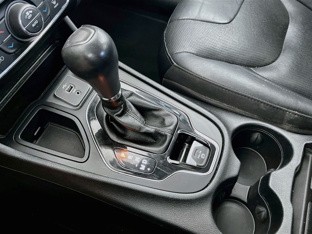 Used 2019 Black Jeep Limited image 17