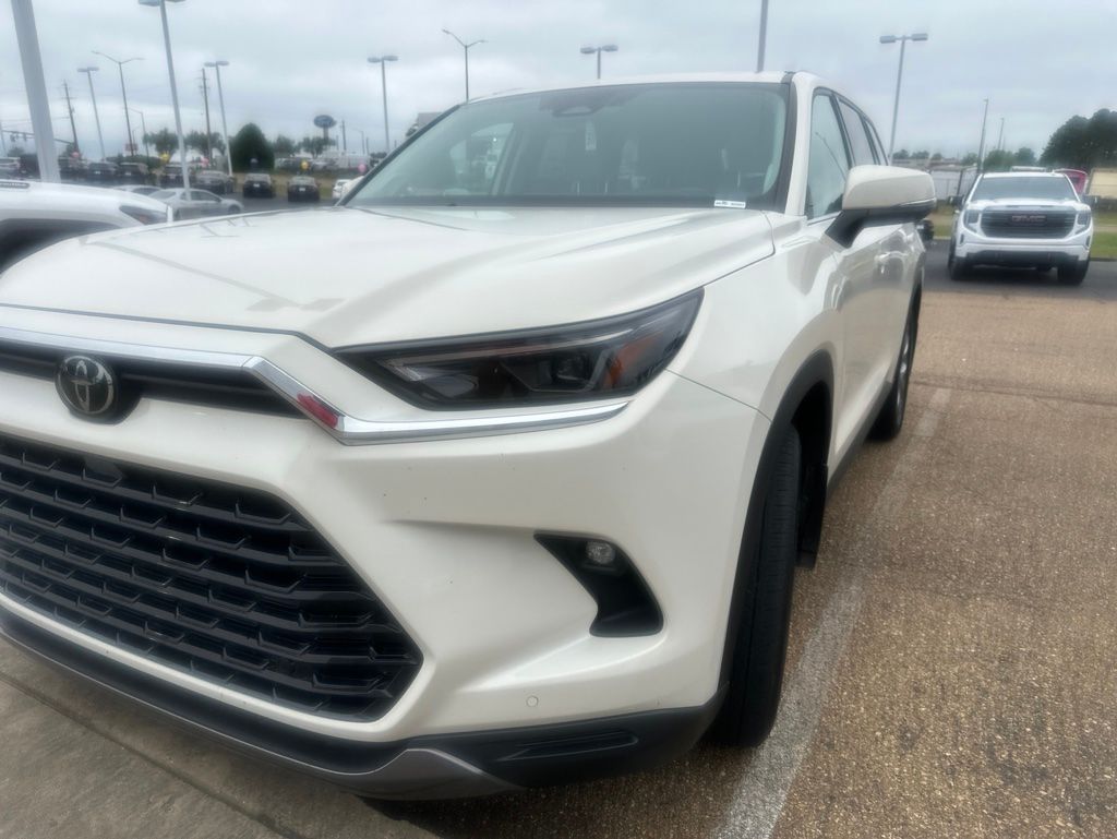 2024 Toyota Grand Highlander Limited FWD's photo