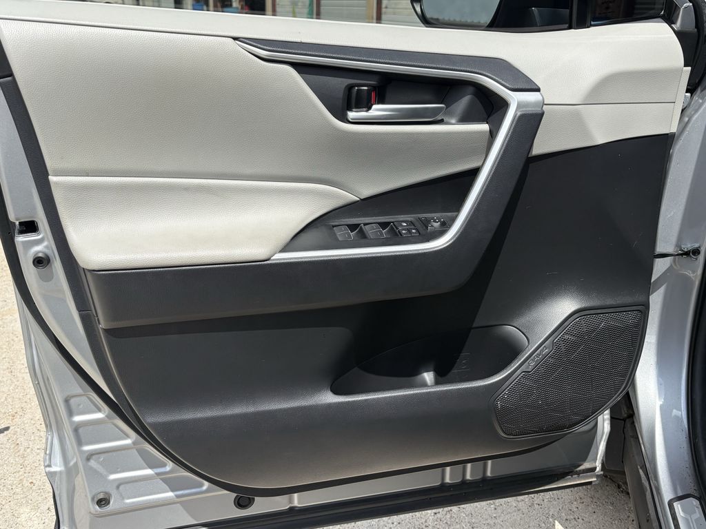 2024 Toyota RAV4 XLE Premium - 9