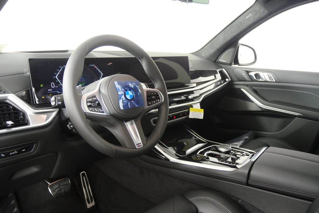 Thumbnail: 2026 BMW X7 - 13