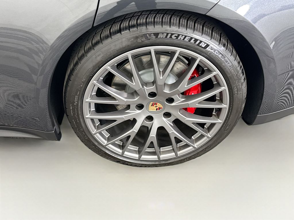 Thumbnail: 2026 Porsche Panamera - 32