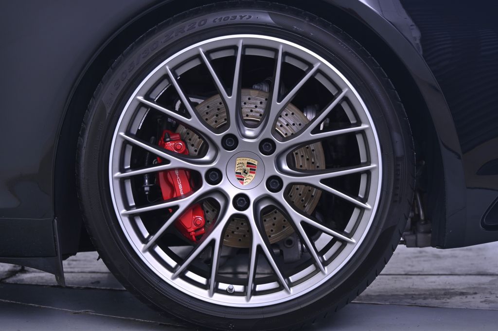 Thumbnail: 2017 Porsche 911 - 12